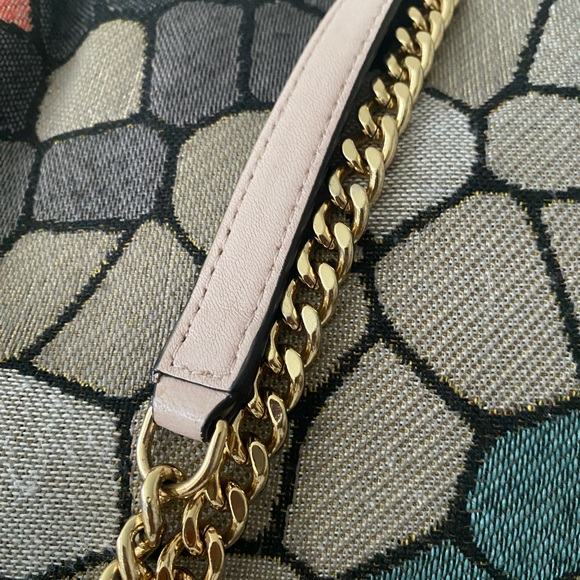 Michael Kors leather bag”GREAT HOLIDAY GIFT “🎁 🎁🎁🎁🎁🎁🎁🎁🎁🎁 - Picture 2 of 2